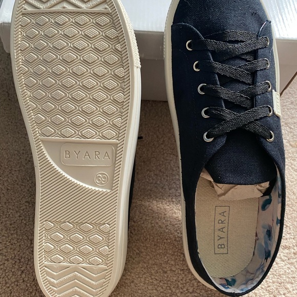 BNWT Black BYARA slip on sneakers - Picture 3 of 5